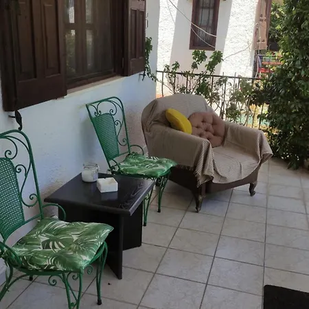 בית נופש House איוס מאמס